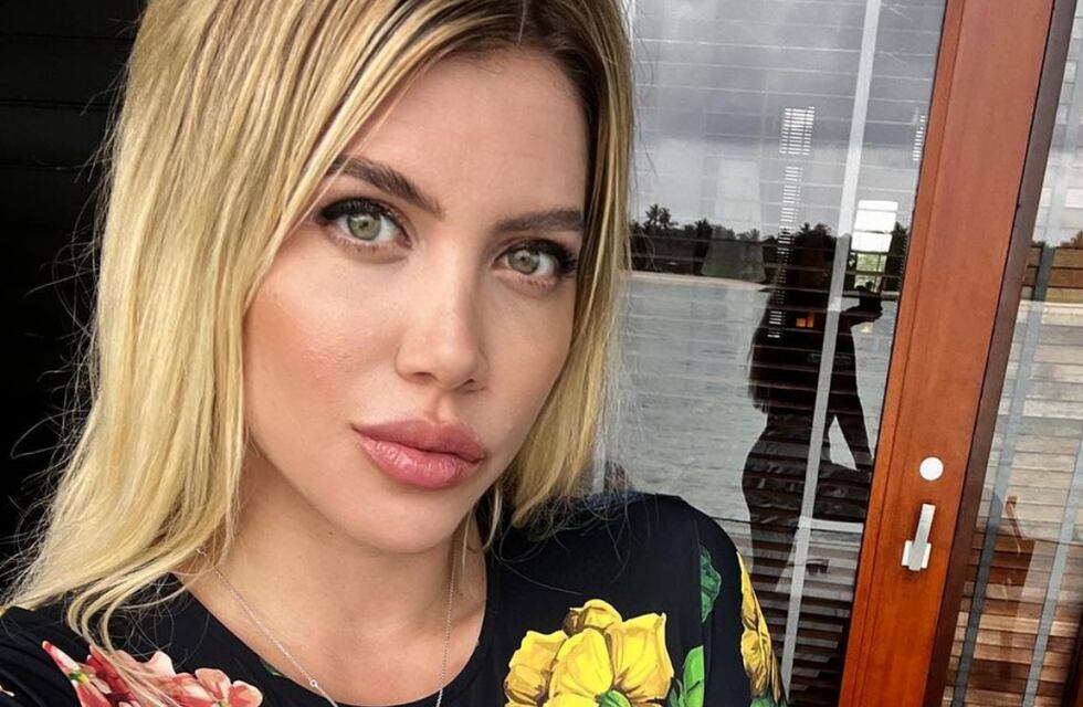 En bata y tomando café: la foto con la que Wanda Nara desafió la censura de Instagram