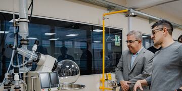 El gobernador Raúl Jalil recorrió las instalaciones de Minera Cordillera y celebró su enfoque local e innovador.