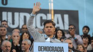 La oposición apura la resistencia contra un Javier Milei que se refugia en el respaldo popular y desafía.