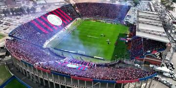 El increíble recibimiento de los hinchas de San Lorenzo para los jugadores. Foto: @SC_ESPN