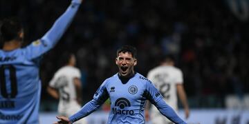 Golazo de Ulises Sánchez en el empate de Belgrano contra Newell's. De lo poco bueno que dejó el fin de semana (Facundo Luque / La Voz).