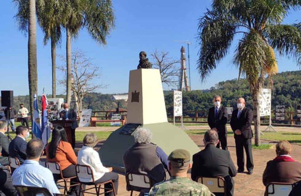 Iguazú conmemoró los 120 años cumplidos en un acto en el Hito Fundacional