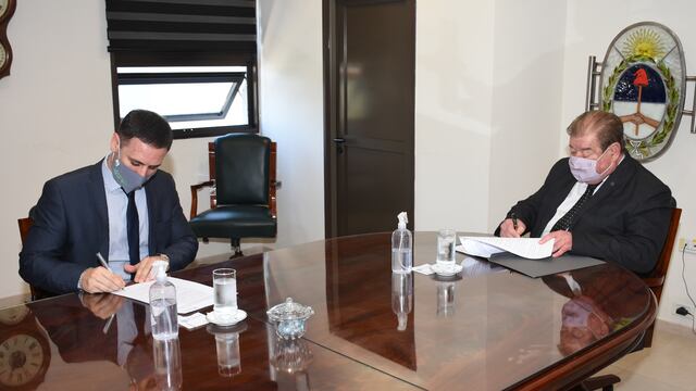 Oestmann y Toledo suscribieron el acuerdo.