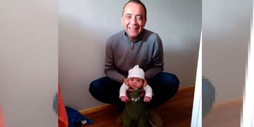 Gustavo con su nieto, en Chile. (El Doce)