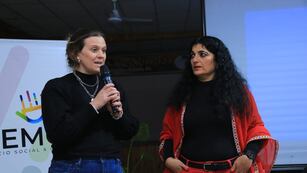 La diputada provincial Sofía Masutti y la especialista en ludopatía, Débora Blanca.