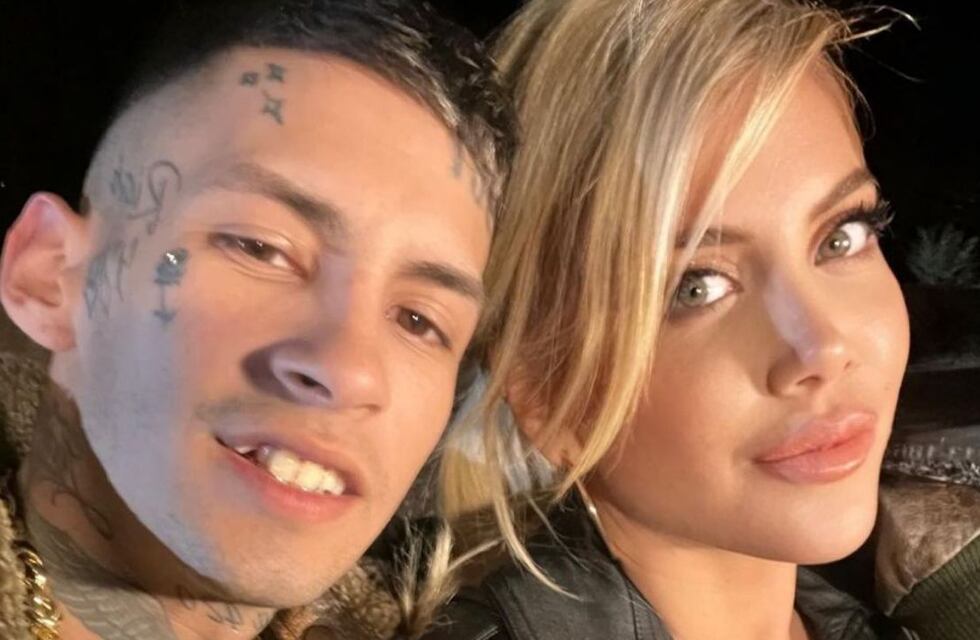 L-Gante y Wanda Nara a los besos en un conocido boliche de Buenos Aires