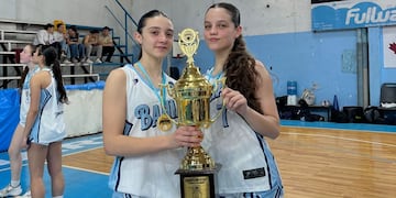 Ema Ortiz y Catalina Maggi se consagraron campeonas provinciales U-15 con Bahía Blanca.