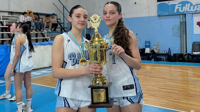 Ema Ortiz y Catalina Maggi se consagraron campeonas provinciales U-15 con Bahía Blanca.