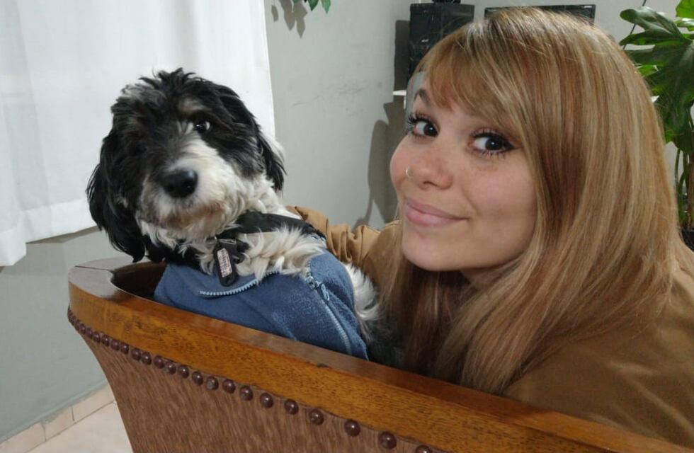 Una mendocina publicó un video estudiando con su perro y se hizo viral