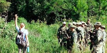 Capacitación al personal del Ejército Argentino en Irigoyen sobre tipos y utilidad de plantas silvestres.