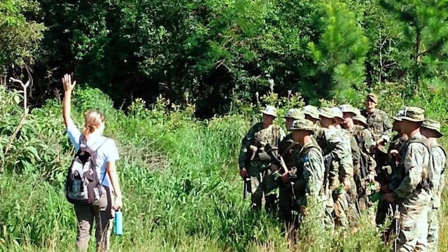 Capacitación al personal del Ejército Argentino en Irigoyen sobre tipos y utilidad de plantas silvestres.