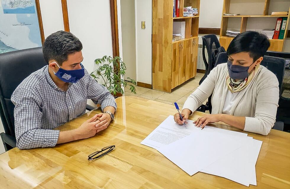 Gobierno rubricó un acuerdo con el CENT n°11 para que estudiantes realicen prácticas en el Estado