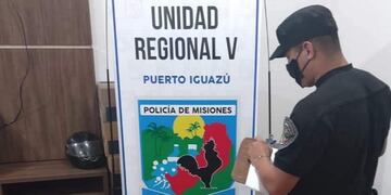 Puerto Iguazú: llevaba un motor de aire acondicionado y fue detenido. Policía de Misiones | Unidad Regional V