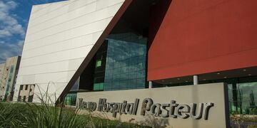 Desde el Hospital Pasteur confirmaron la muerte de uno de los dos heridos.
