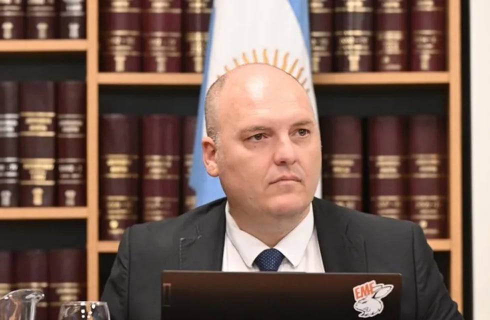 ¡Papelón! Un juez presentó una sentencia escrita con inteligencia artificial: el insólito error