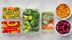 Qué alimentos no se pueden volver a colocar en el freezer una vez descongelados.