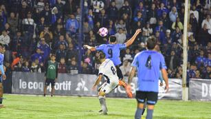 Talleres recibió a Belgrano por el torneo de Reserva. Se jugó con público albiazul en el estadio de barrio Jardín. (José Gabriel Hernández / La Voz)