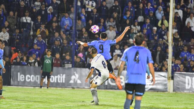 Talleres recibió a Belgrano por el torneo de Reserva. Se jugó con público albiazul en el estadio de barrio Jardín. (José Gabriel Hernández / La Voz)