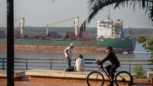 El río Paraná se viste de primavera a pleno rumbo a fin de año.