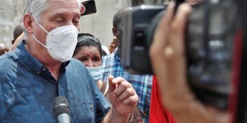 Miguel Díaz-Canel, presidente de Cuba, brindó declaraciones mientras manifestantes opositores a su gobierno protestan en distintos puntos del país.
