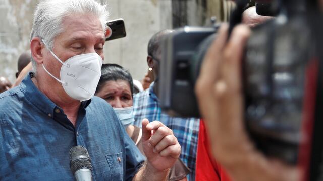 Miguel Díaz-Canel, presidente de Cuba, brindó declaraciones mientras manifestantes opositores a su gobierno protestan en distintos puntos del país.