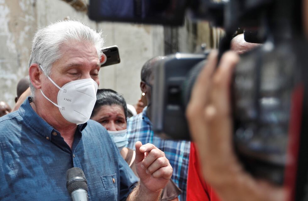 Cuba acusa a Estados Unidos de provocar “estallidos sociales” y Biden pide “escuchar al pueblo”