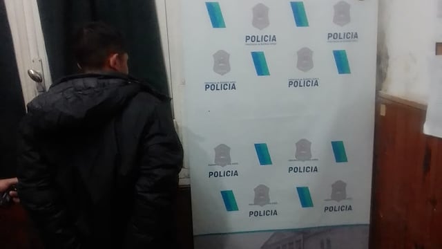 aprehensión de un hombre que amenazó con un arma blanca a otro.