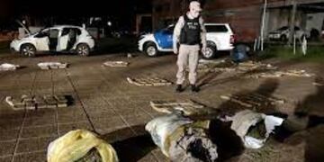 Prefectura Naval Argentina incautó más de 27 kilogramos de marihuana en Garupá.