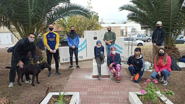 La juventud de Bien Común reacondicionó la plazoleta Cabo Vázquez.