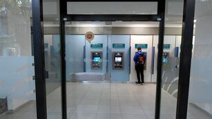 Jornada de paro del gremio de la bancaria en Argentina. Los bancos no abrirán sus puertas en esta jornada. Foto: Orlando Pelichotti / Los Andes