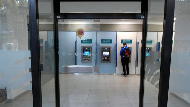 Los bancos no abrieran sus puertas en esta jornada.
Foto: Orlando Pelichotti / Los Andes