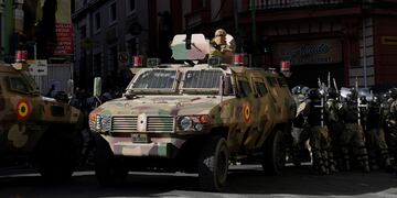 El vehículo blindado en el que llegó el excomandante del Ejército de Bolivia, Juan José Zúñiga, a las puertas mismas del Palacio Quemado, en un intento por tomar el gobierno.