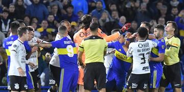 Boca recibió una sanción por parte de la CONMEBOL por gestos racistas de algunos de sus hinchas.