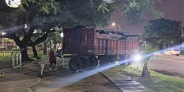 Se desprendió del camión en movimiento