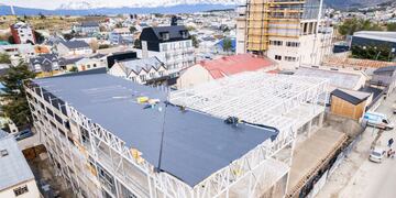 A buen ritmo avanza el techado del Centro de rehabilitación Ushuaia