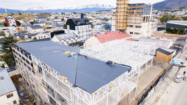 A buen ritmo avanza el techado del Centro de rehabilitación Ushuaia