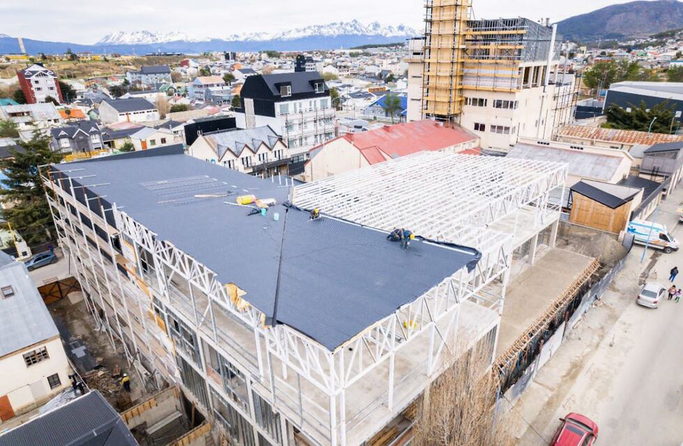 A buen ritmo avanza el techado del Centro de rehabilitación Ushuaia