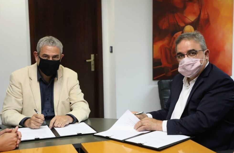 Raúl Jalil firmó un convenio con el Ministerio de Desarrollo Territorial y Hábitat para la construcción de viviendas en el interior