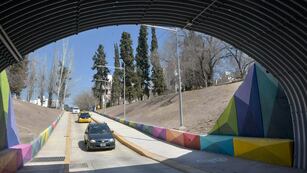 Ingreso al Barrio Unimev por el túnel del Shopping
en el departamento Guaymallén.