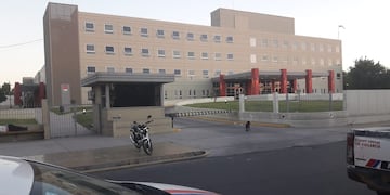 En la puerta del hospital Rawson se registró un episodio de violencia de género. El agresor fue detenido unas cuadras más allá/ Justicia de San Juan