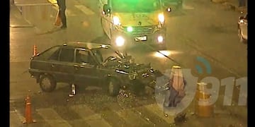 Chocó contra una columna de cemento en avenida Colón.