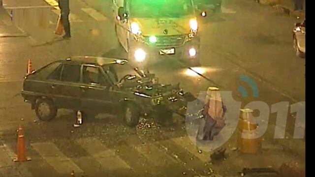 Chocó contra una columna de cemento en avenida Colón.