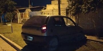 Un joven evadió un control e intentó golpear a los policías