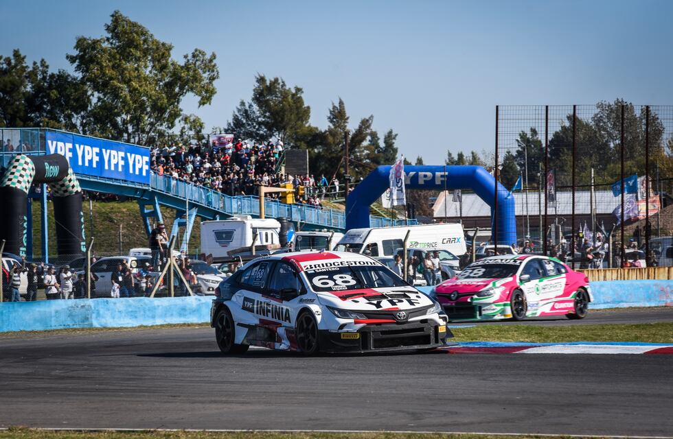 TC2000: Santero se lució con Toyota en Rosario