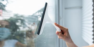 Adiós a los limpiavidrios: el nuevo elemento de limpieza que es tendencia para las ventanas