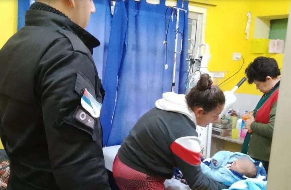 Pozo Azul: policías asistieron a un bebé con problemas respiratorios