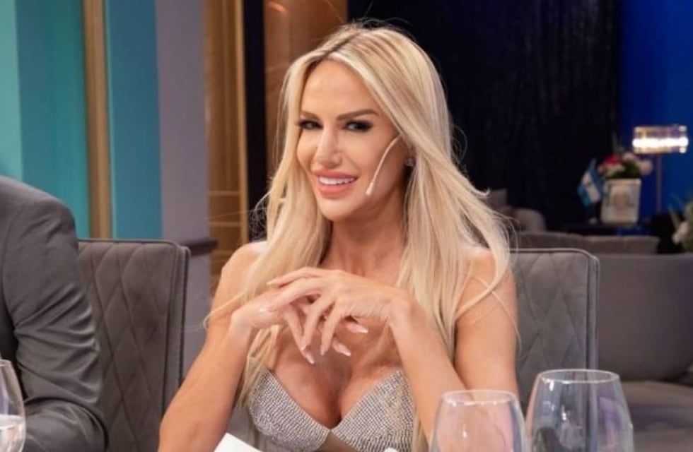Luciana Salazar cautivó con un vestido underboob rojo lleno de brillos
