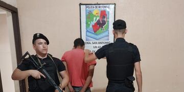 Agredió a un hombre con un arma de fuego para robarle sus pertenencias en Comandante Andresito.