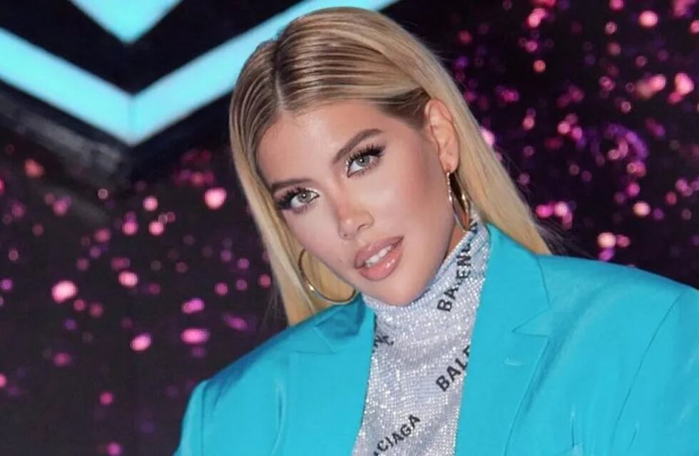 Wanda Nara le pidió a un vendedor ambulante los productos que vendía para posar en sus redes sociales y L-gante la piropeo