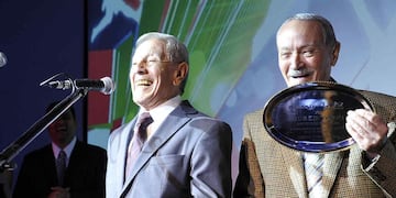 Tito Paz al micrófono. Y una inolvidable dupla con Rubén Torri (Foto: Ramiro Pereyra).